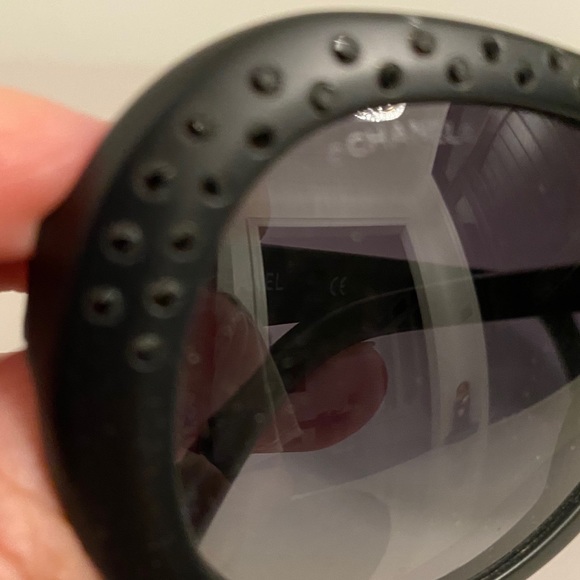 Authentic Chanel sunglasses with blings - Picture 9 of 12